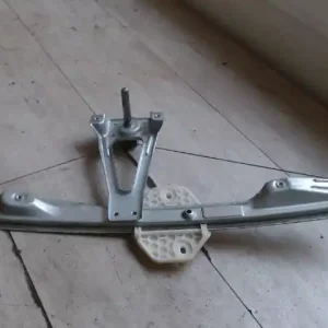 Vedd meg online RENAULT THALIA 02.03-08.10 Bal hátsó ablakemelő szerkezet mechanikus bontott alkatrész