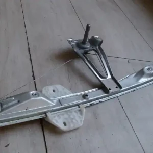 Vedd meg online RENAULT THALIA 02.03-08.10 Jobb hátsó ablakemelő szerkezet mechanikus bontott alkatrész