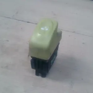 Vásárlói kedvenc RENAULT TWINGO 98-07 Jobb első ablakemelő kapcsoló bontott alkatrész