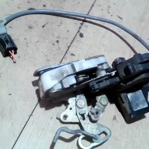 Biztonságos fizetés ROVER 214 Bal hátsó ajtó zárszerkezet központi záras bontott alkatrész