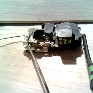 ROVER 620 Bal első ajtó zárszerkezet központi záras központizárasbontott alkatrész Árengedmény