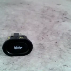 Vásárlói kedvenc SAAB 9-3 98.04-02.09 Csomagtartó nyitó gomb bontott alkatrész