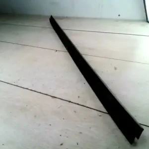 SAAB 9-3 2002-2014 Jobb hátsó vízlehúzó gumicsíkbontott alkatrész Vedd meg online