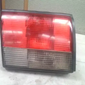 Vásárlói kedvenc SAAB 900 Bal belső hátsó lámpa 5 ajtós bontott alkatrész