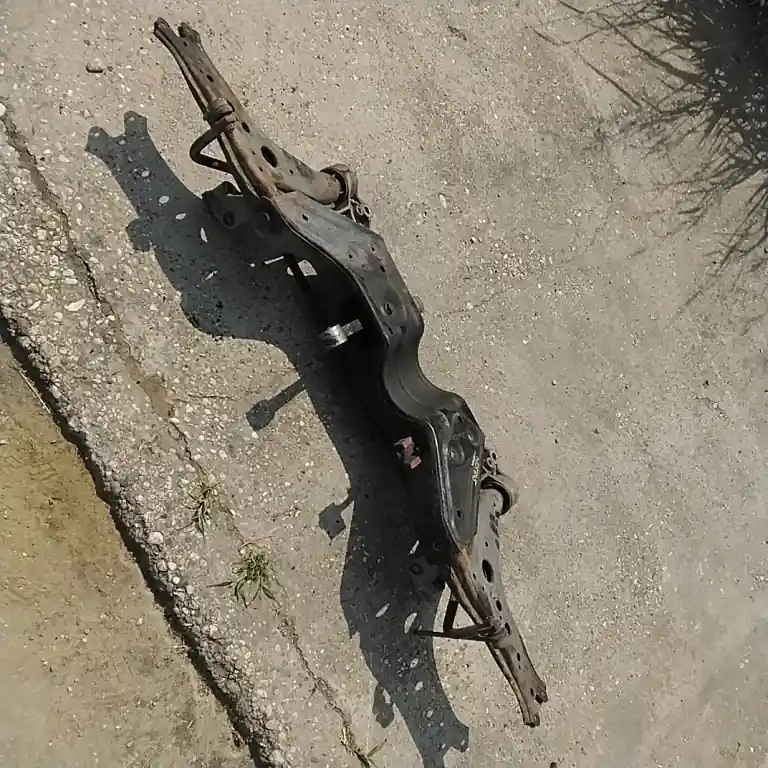 Vedd meg online SEAT CORDOBA 02.09-08.02 Első bölcső futóműtartó segédkeret 1.4 b bontott alkatrész