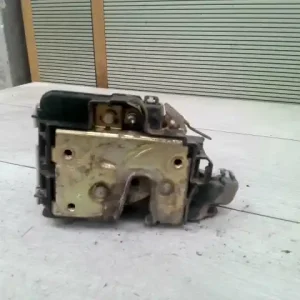 Exkluzív ajánlat SEAT CORDOBA 93-99 Bal hátsó ajtó zárszerkezet központi záras vákuumos,4 ajtós bontott alkatrész