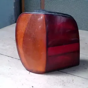 Kedvezményes ár SEAT CORDOBA 93-99 Bal hátsó lámpa 4 ajtós bontott alkatrész