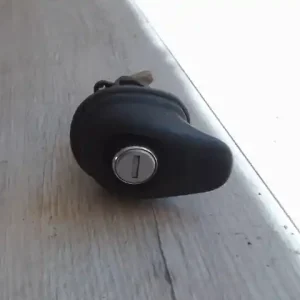 Biztonságos fizetés SEAT CORDOBA 93-99 Csomagtérajtó dugózár 5 ajtós bontott alkatrész