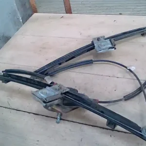 Azonnali szállítás SEAT CORDOBA 99-02 Jobb első ablakemelő szerkezet mechanikus bontott alkatrész