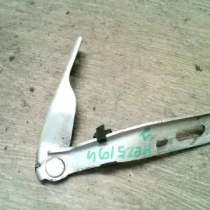 SEAT CORDOBA 99-02 Motorháztető jobb zsanér bontott alkatrész Expressz szállítás