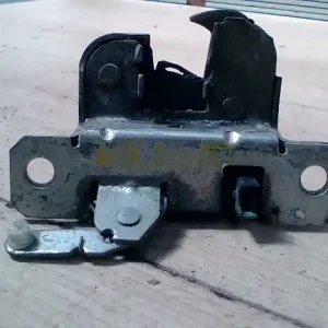 Vedd meg most SEAT IBIZA 02-08 Csomagtér ajtó zárszerkezet 5 ajtós bontott alkatrész