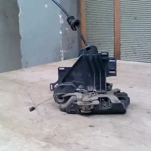 Gyors kiszállítás SEAT IBIZA 02-08 Jobb első ajtó zárszerkezet központizáras 3 ajtós bontott alkatrész