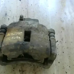 Árcsökkenés NISSAN PRIMERA P11 96.10-99.09 Bal első féknyereg munkahengerrel bontott alkatrész