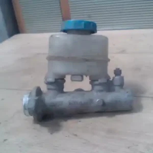 Árengedmény NISSAN PRIMERA P11 96.10-99.09 Főfékhenger tartállyal,2.0i bontott alkatrész