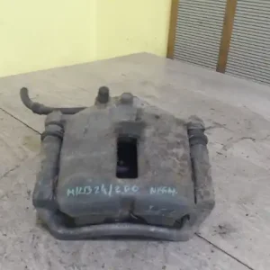 Legkelendőbb NISSAN PRIMERA P12 2001-2007 Jobb első féknyereg munkahengerrel 2.0 i bontott alkatrész