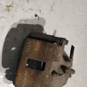 Kiárusítás NISSAN PRIMERA P12 2001-2007 Jobb első féknyereg munkahengerrel bontott alkatrész