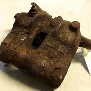 Csak ma NISSAN VANETTE CARGO Jobb első féknyereg munkahengerrel bontott alkatrész