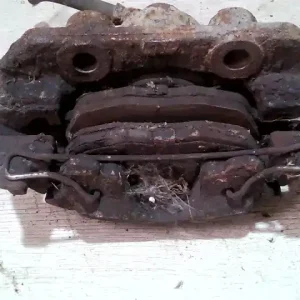 Árengedmény OPEL ASTRA F 94-02 Bal első féknyereg munkahengerrel bontott alkatrész