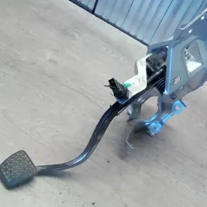 Vedd meg online OPEL ASTRA G 97-04 Fékpedál 1.6i bontott alkatrész