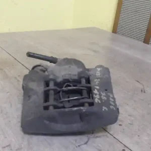 Gyors szállítás PEUGEOT 106 96- Jobb első féknyereg munkahengerrel 1.1 i bontott alkatrész