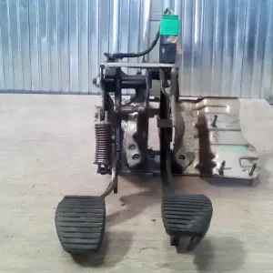 Csak ma PEUGEOT 207 06.06.01-13.06.30 Pedálsor fék és kuplungpedál bontott alkatrész