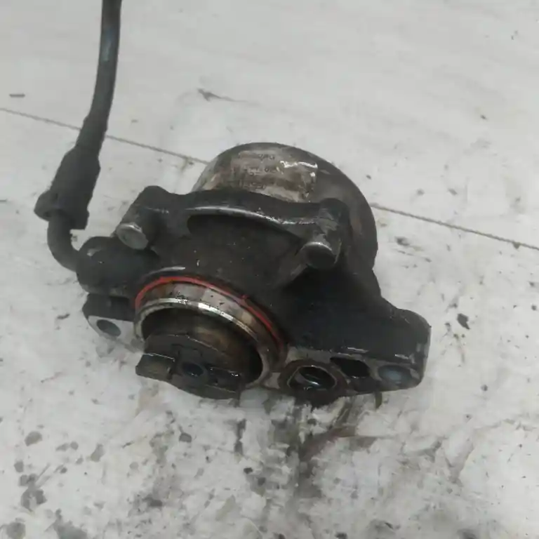 Vedd meg online PEUGEOT 206 Vákuumpumpa 1.4hdi bontott alkatrész