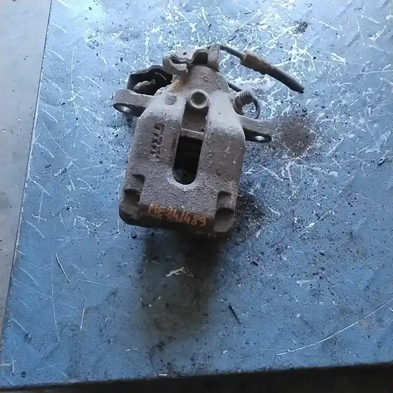 Expressz kézbesítés PEUGEOT 307 01-05 Jobb hátsó féknyereg munkahengerrel 1.4 d bontott alkatrész