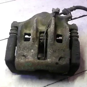 Végkiárusítás PEUGEOT 406 Bal első féknyereg munkahengerrel bontott alkatrész