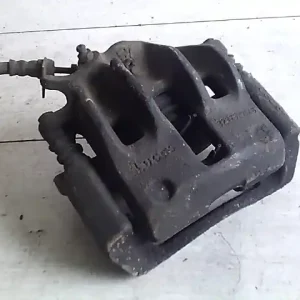 Kedvezményes ár PEUGEOT 406 Jobb első féknyereg munkahengerrel bontott alkatrész