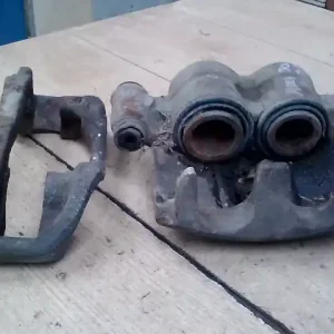 Végkiárusítás PEUGEOT BOXER 02-06 Jobb első féknyereg munkahengerrel 2.0d bontott alkatrész