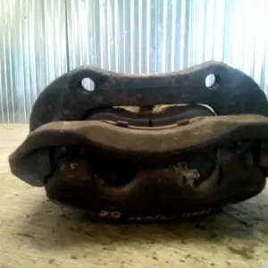 PEUGEOT BOXER 94-02 Bal első féknyereg munkahengerrel bontott alkatrész Vedd meg most