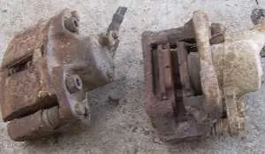 Vedd meg online RENAULT CLIO 96-98 Jobb első féknyereg munkahengerrel bontott alkatrész