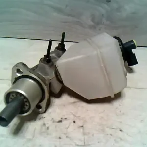 Vedd meg most RENAULT CLIO 98-01 Főfékhenger 1.2 i bontott alkatrész