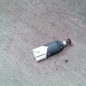 Vedd meg online RENAULT SCENIC 03-06 Féklámpa pedál kapcsoló bontott alkatrész