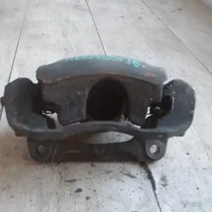 Végkiárusítás RENAULT SCENIC 03-06 Jobb első féknyereg munkahengerrel 1.9d bontott alkatrész