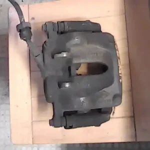 Akciós ár RENAULT TRAFIC 01.09-06.07 Bal első féknyereg munkahengerrel bontott alkatrész