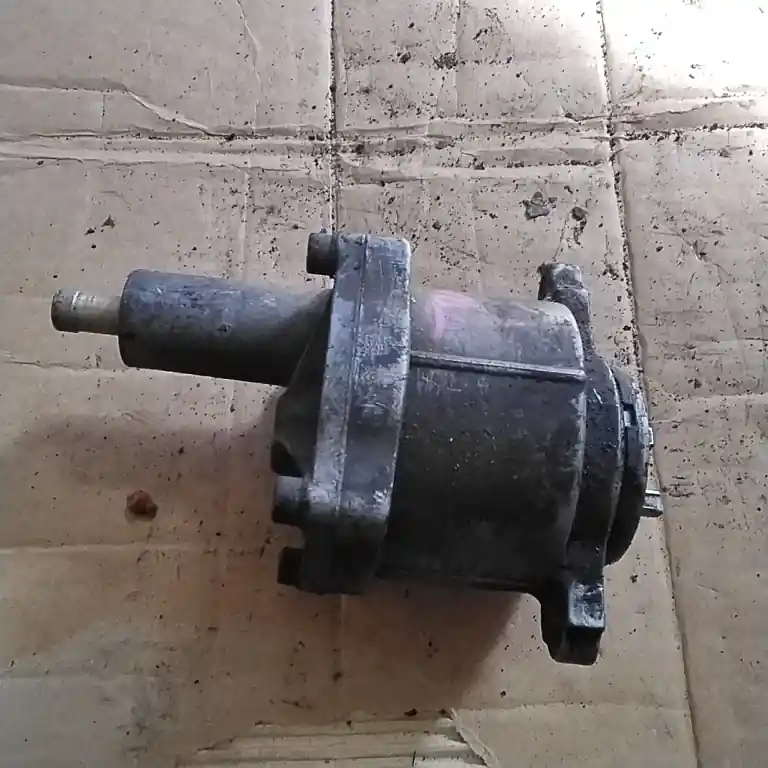 Árcsökkenés RENAULT TRAFIC -94 Vákuumpumpa2.1 d bontott alkatrész