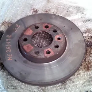 SAAB 9-5 01- Első féktárcsa2.2 d, jobb első bontott alkatrész Vedd meg online