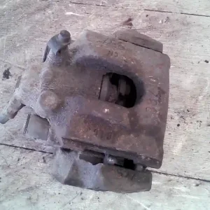 Szuper ajánlat SAAB 9-5 01- Jobb hátsó féknyereg munkahengerrel bontott alkatrész