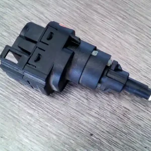 SKODA FABIA 99-07 Féklámpa pedál kapcsoló bontott alkatrész Ingyenes szállítás