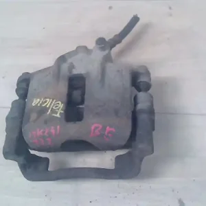 Árengedmény SKODA FELICIA 97- Bal első féknyereg munkahengerrel 1.3i bontott alkatrész