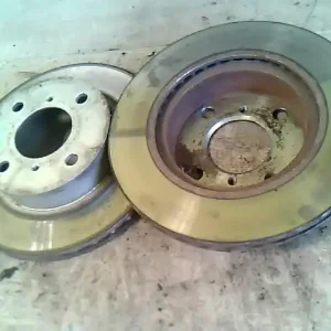 Ingyenes szállítás SUZUKI ALTO 02-09 Első pár féktárcsa 1.1 i, 16 v bontott alkatrész