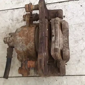 Szezonális akció SUZUKI CARRY 99-05 Jobb első féknyereg munkahengerrel bontott alkatrész