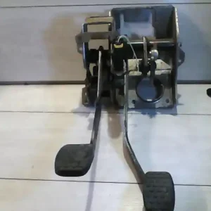 Ingyenes szállítás SUZUKI IGNIS Pedálsor fék és kuplungpedál bontott alkatrész