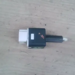 Szuper akció SUZUKI SWIFT 05-10 Féklámpa pedál kapcsoló bontott alkatrész