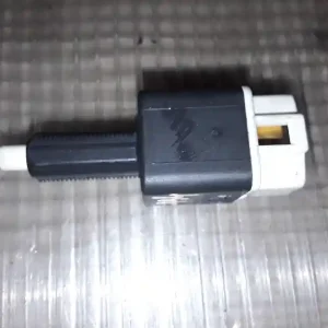 Szuper ajánlat SUZUKI SPLASH 08.03-12.07 Féklámpa pedál kapcsoló bontott alkatrész