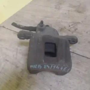 Vedd meg most SUZUKI SWIFT 89-96 Jobb első féknyereg munkahengerrel 1.3 i bontott alkatrész