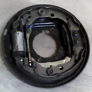 Végkiárusítás SUZUKI SWIFT 89-96 Jobb hátsó fék alaplapbontott alkatrész