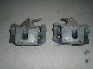 Azonnal elérhető SUZUKI SWIFT 96-05 Jobb első féknyereg munkahengerrel bontott alkatrész