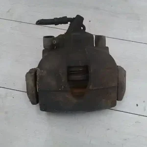 Azonnal elérhető TOYOTA AVENSIS 01-03 Jobb első féknyereg munkahengerrel bontott alkatrész